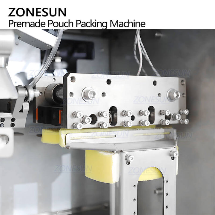 vacuum sealing structure of granule packaging machine