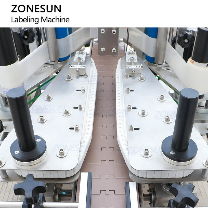 bottle guiding structure of labeling machine