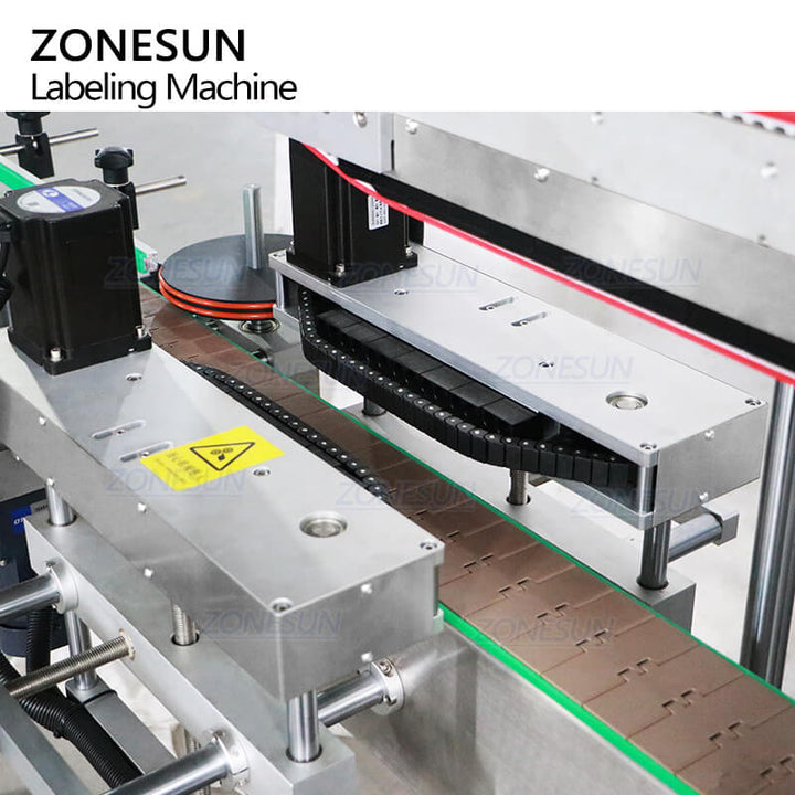 bottles guiding conveyor of automatic labeling machine