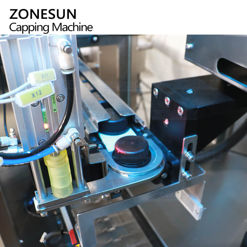cap passing structure of capping machine