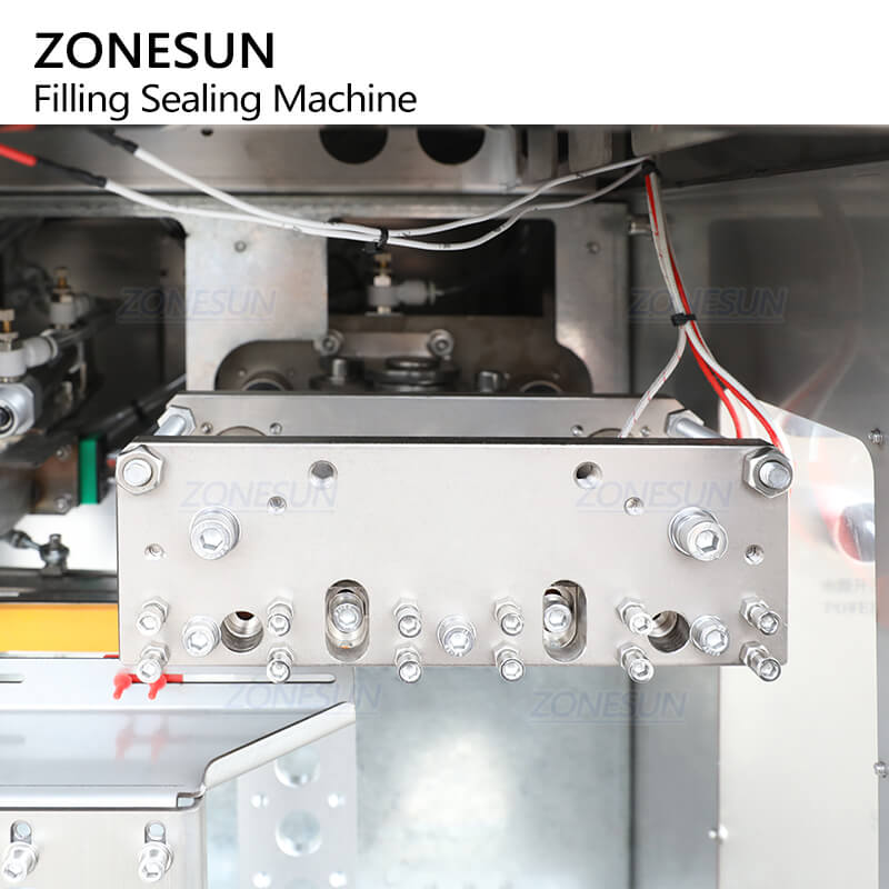 heat sealing structure of gummy pouch packaging machine