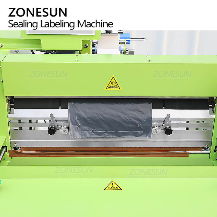sealing structure of poly mailer sealing machine