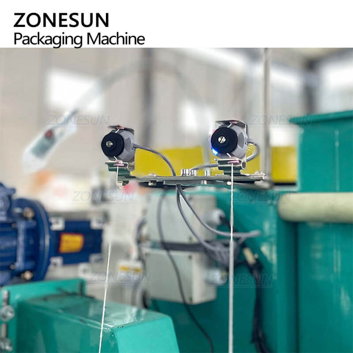thread feeding system of automatic bagging machine