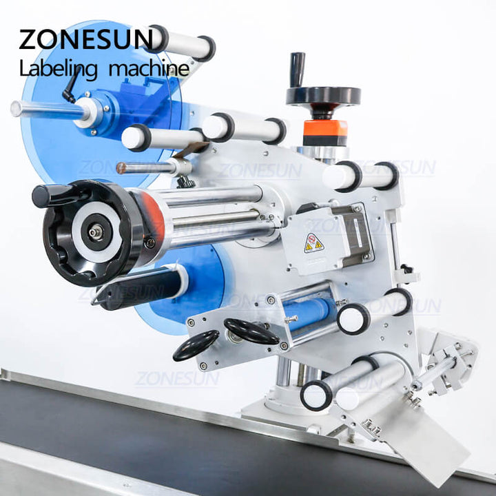 Flat labeling machine with paging machine