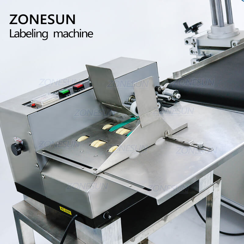 Flat labeling machine with paging machine